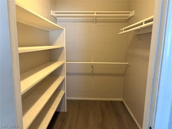 Building Photo - 555 S Royal Crest Cir