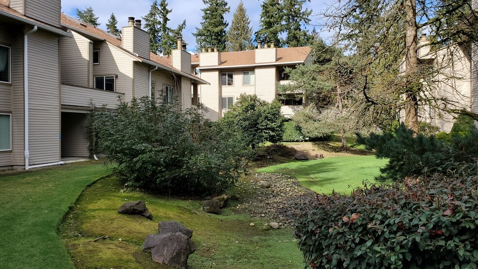 Courtyard adjacent to patio - 4420 146th Place Northeast