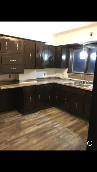 Building Photo - 84 Arnold St