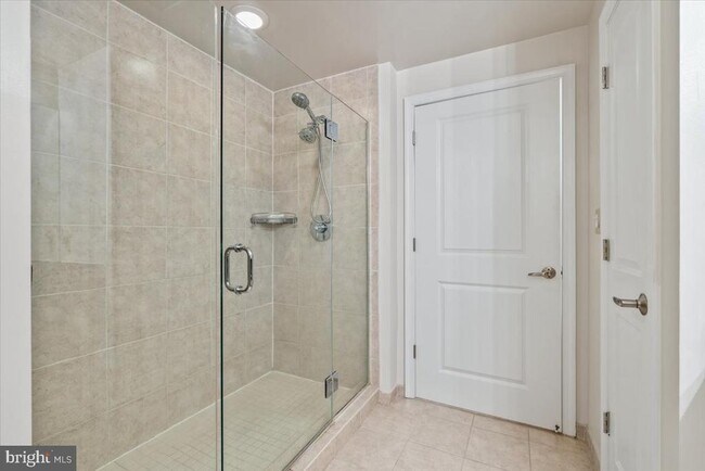 Building Photo - 5750 Bou Ave