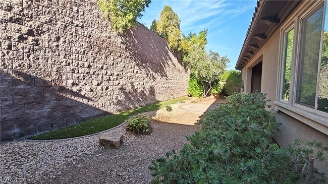 Building Photo - 2868 Josephine Dr