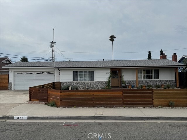 Primary Photo - 851 St Clair St