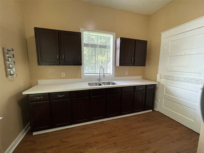 Building Photo - 3828 Avenue M 1/2