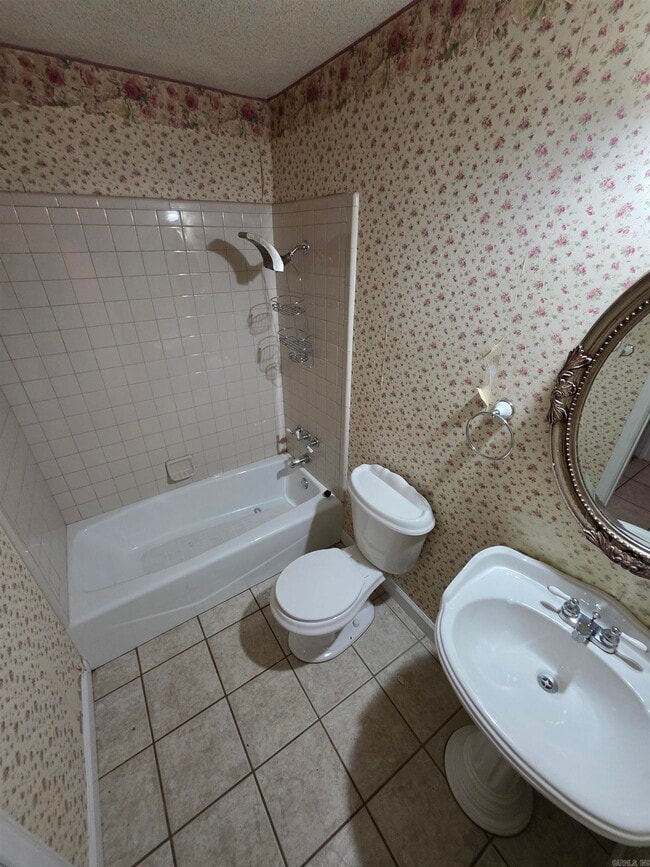 Building Photo - 8303 Pennwood Dr