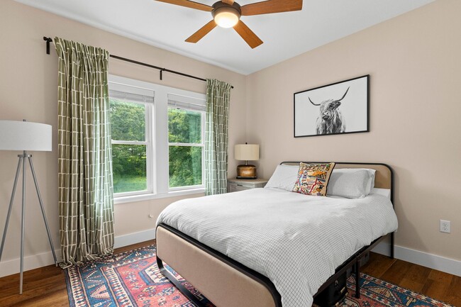 Building Photo - Spacious and Inviting - Beautifully-Mainta...
