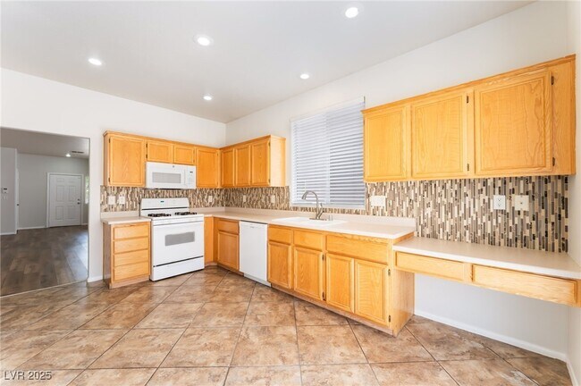 Building Photo - 8729 Shady Pines Dr