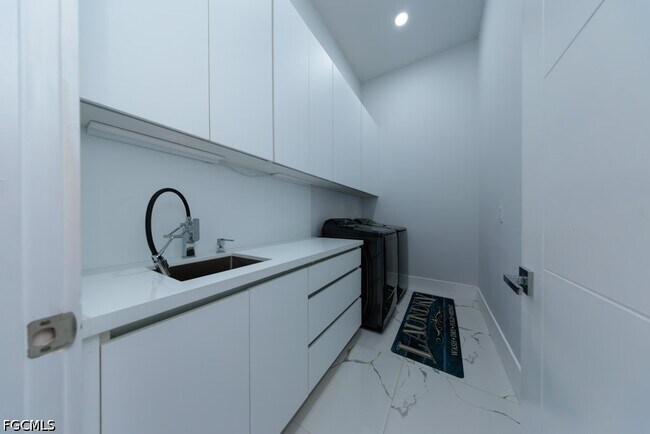 Building Photo - 4024 Chiquita Blvd S