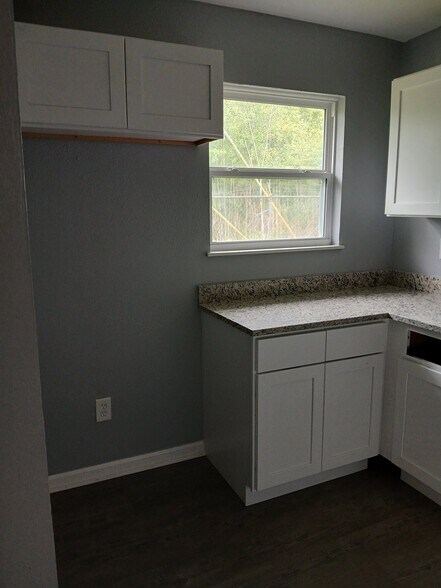 Building Photo - 219 Leon St