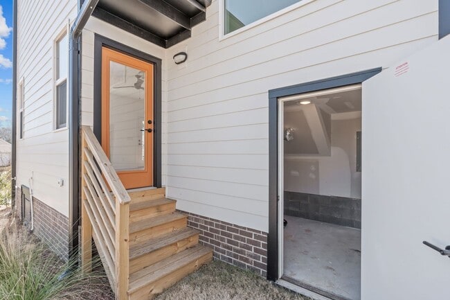 Building Photo - Luxurious Newly Built 3BD, 4BA Downtown Raleigh Townhome with Spacious Balcony and Natural Light ...