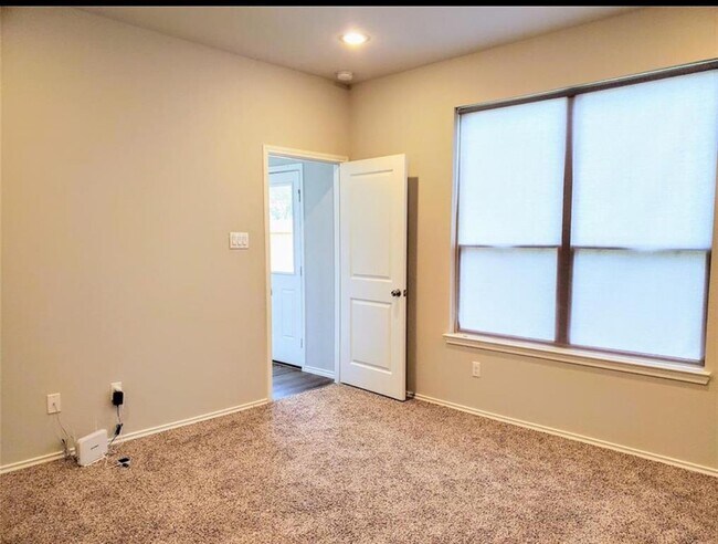 Building Photo - 907 Chickasaw Dr