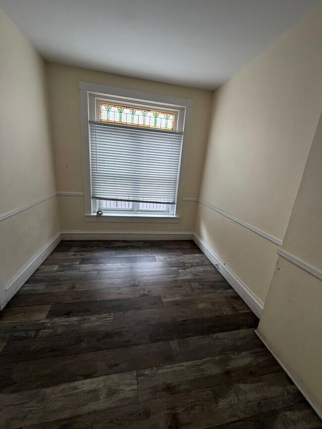 Building Photo - 4 Bedroom House