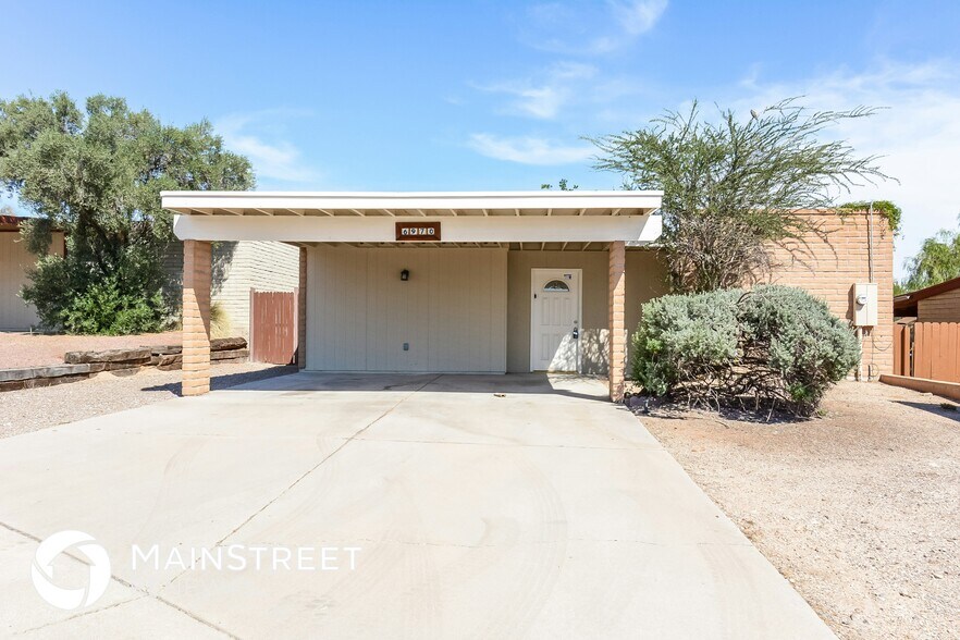 Primary Photo - 6970 N Asterion Ln