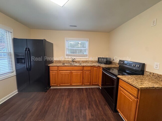 Building Photo - 1505 Axum Rd