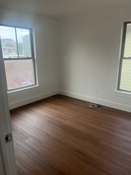 Building Photo - 38 E Parmenter St