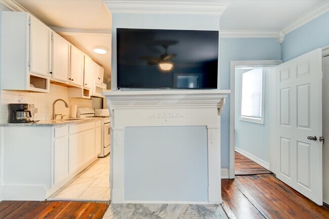 Building Photo - 8 Sires St