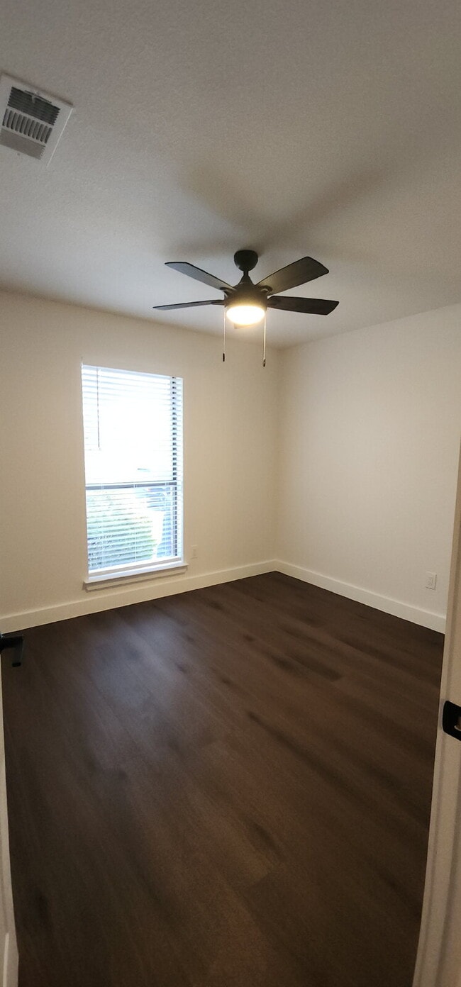 Building Photo - 1112 Concord Dr