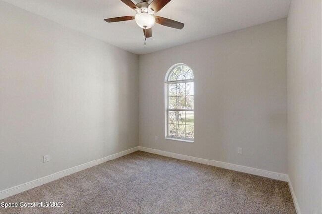 Building Photo - 2746 Spur Dr