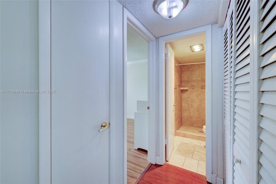 Building Photo - 8141 SW 24th Ct