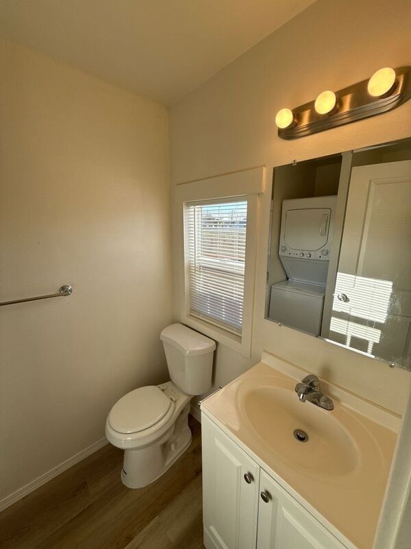 Building Photo - 3357 Portland Rd NE