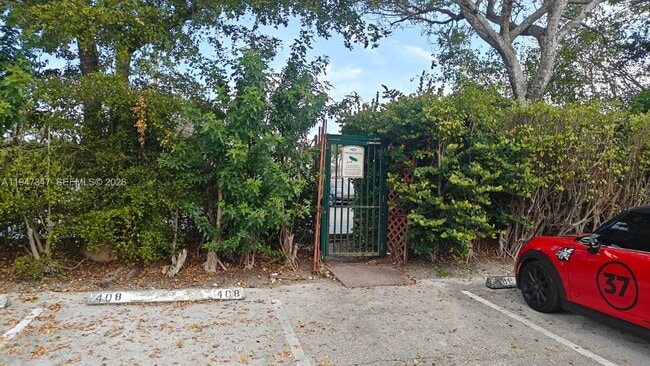 Building Photo - 5214 NE 6th Ave