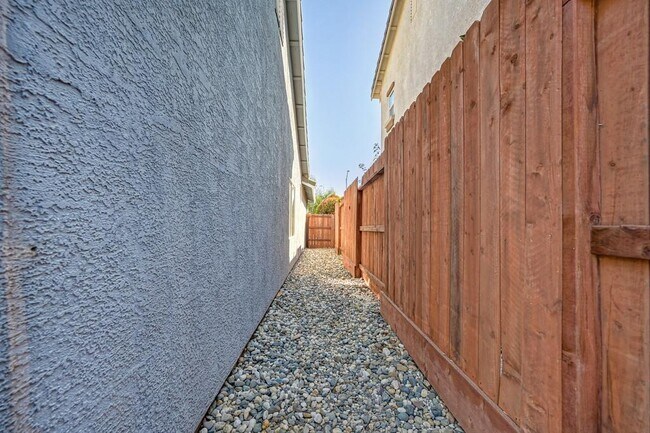 Building Photo - 238 St Tropez Ln