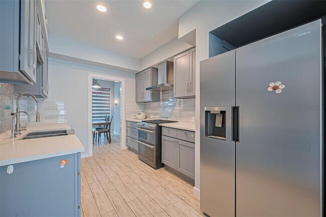Building Photo - 12625 Memorial Dr