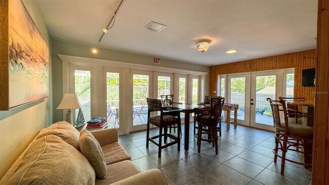 Building Photo - 1531 Hill Dr