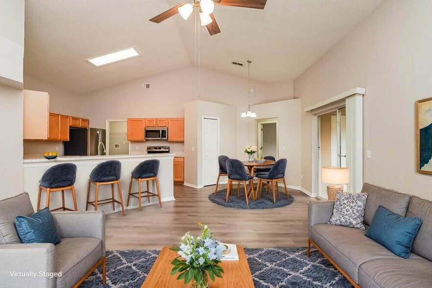 Building Photo - 1870 Smoketree Cir