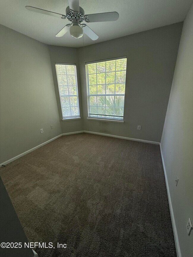 Building Photo - 10550 Baymeadows Rd