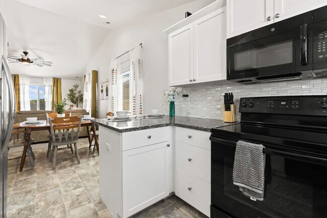 Building Photo - 216 Cliff Swallow Ave