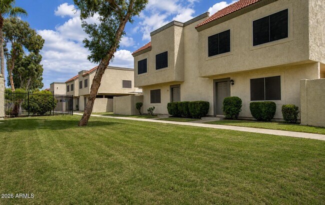 Building Photo - 5984 N 48th Ave