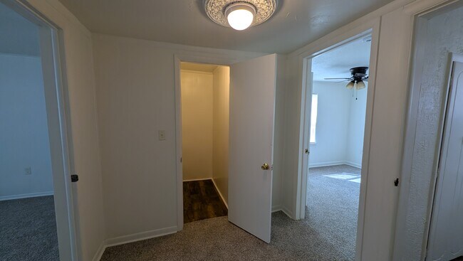 Building Photo - 320 W Dill St