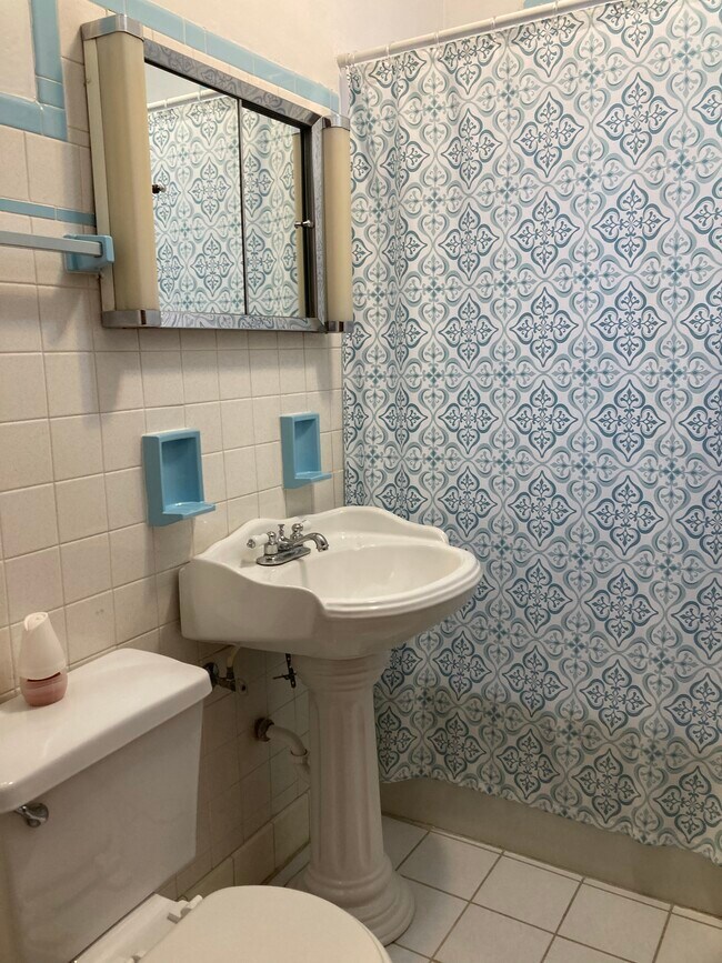 Building Photo - 3017 W 39th Plz