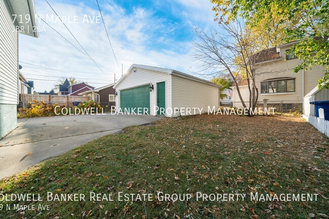 Building Photo - 719 N Maple Ave