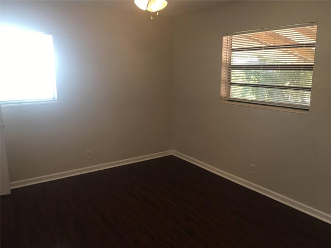 Building Photo - 720 N 66 Terrace