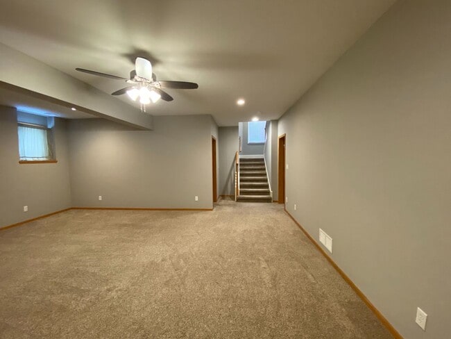 Building Photo - Wonderful Fox Chase home with fantastic spacious floor plan.