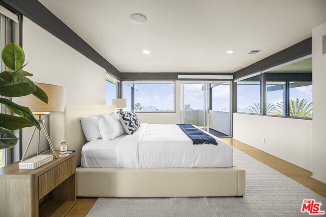 Building Photo - 9892 Beverly Grove Dr