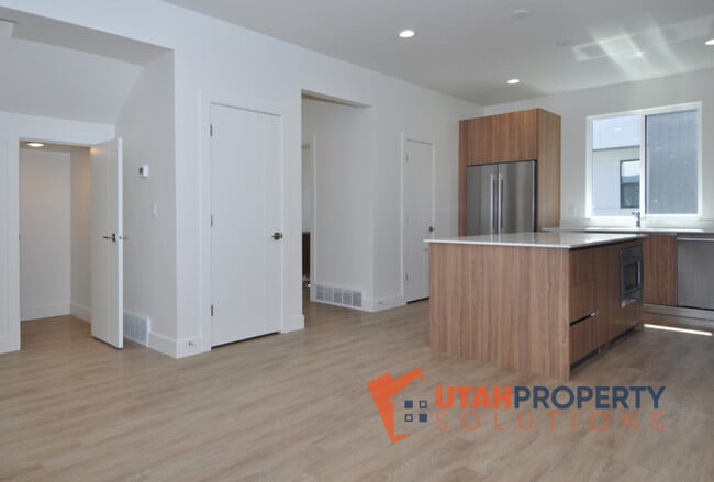 Building Photo - 1559 E Talo Ct