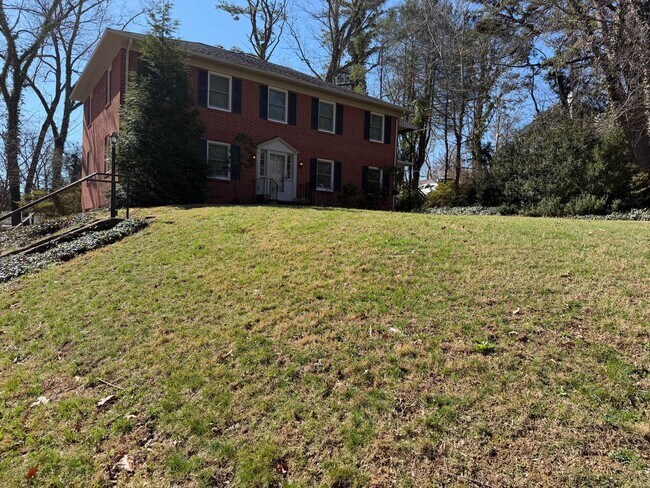 Building Photo - Shorewood Drive