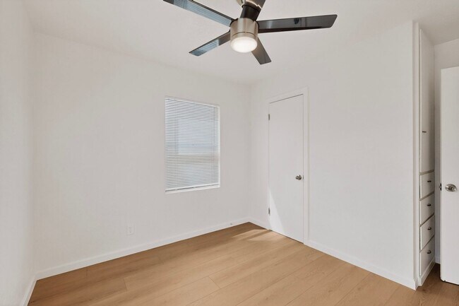 Building Photo - 714-714 Madison St NE