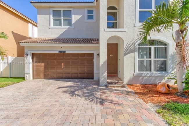 Building Photo - 3769 SW 51st St