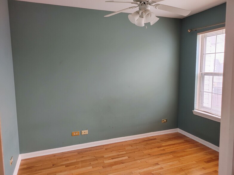 Building Photo - 464 Attenborough Way