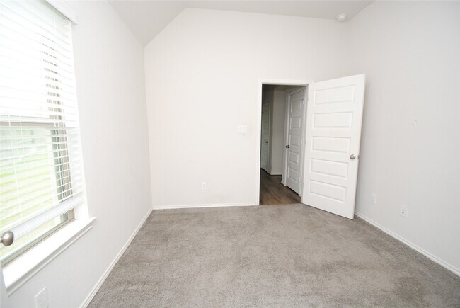 Building Photo - 24978 Tidmor Ln