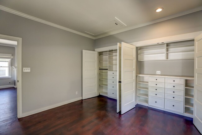 Building Photo - Gorgeous Home in Old Towne Orange