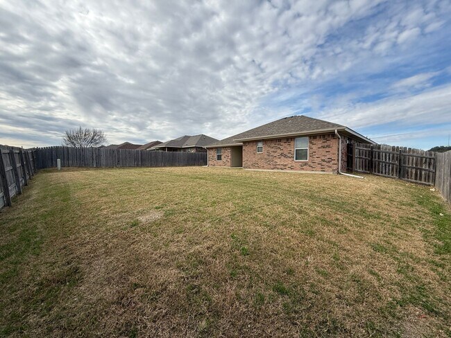 Building Photo - 408 Viola Dr