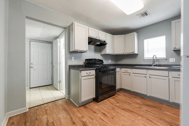 Building Photo - 3332 NW 28th St