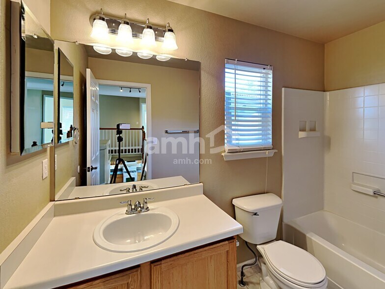 Building Photo - 4892 Waldenwood Dr