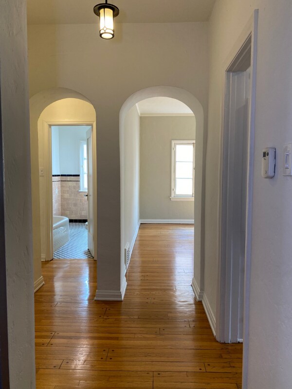 Building Photo - 415 Cloverdale Ave