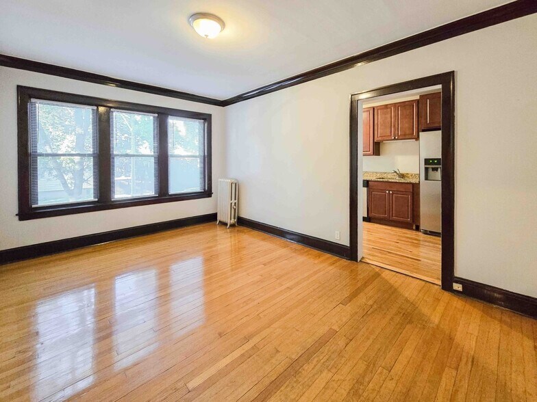 Building Photo - 5057 N Wolcott Ave