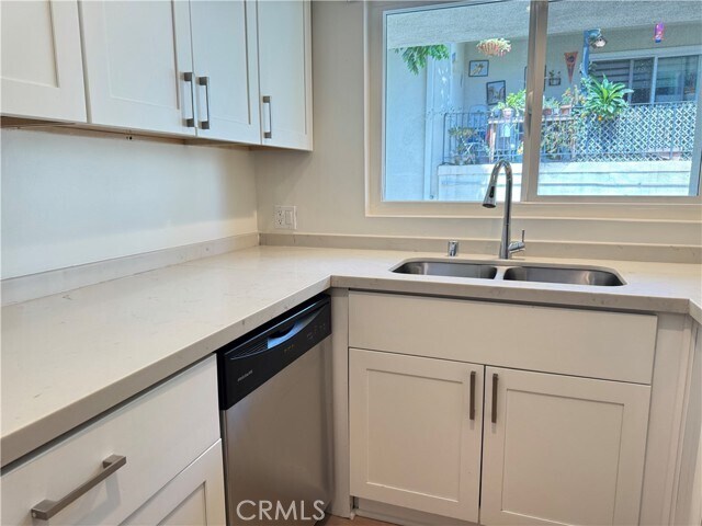 Building Photo - 251 N Oakland Ave